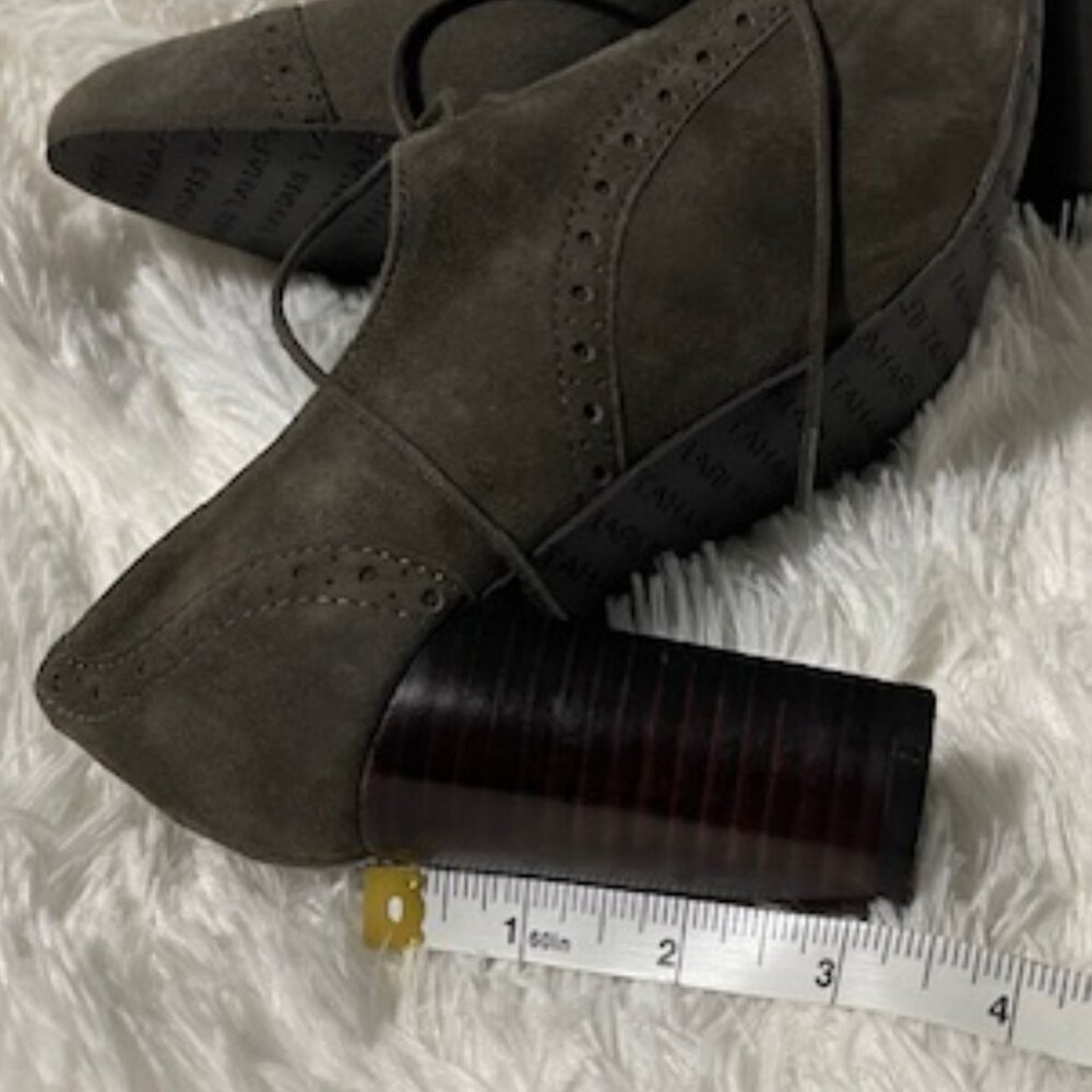 Tahari Lace up Suede Booties Size 7 - Picture 6 of 10